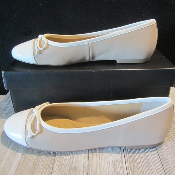 NEW - Blair - Ivory and Cream colored flats - Size 9M - Picture 2 of 6
